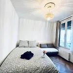 Artist Flat 450M To Mont Martre